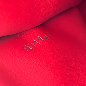 Fushia Taurillon Leather Capucines MM Bag