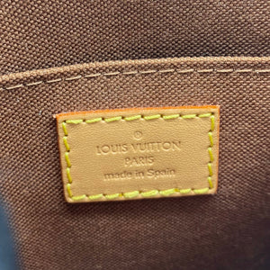 Monogram Canvas Petit Sac Plat Bag
