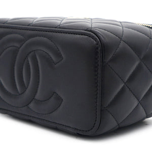 Lambskin Quilted Small Top Handle Vanity Case With Chain Black