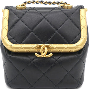 Kiss lock Clasp Bag Lambskin Black