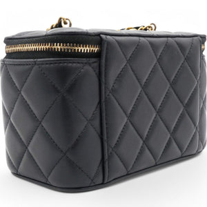 Lambskin Quilted Pearl Crush Small Vanity Case With Chain Black