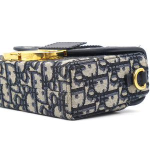 30 Montaigne Oblique Bag