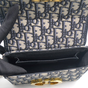 30 Montaigne Oblique Bag
