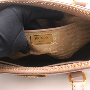 Saffiano Lux Medium Galleria Tote Cameo