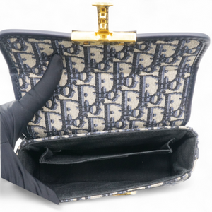 Oblique 30 Montaigne Flap Bag Blue