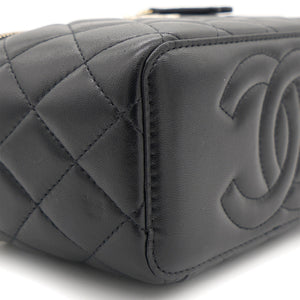 Lambskin Quilted Small Top Handle Vanity Case With Chain Black