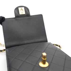 Vertical Pearls Clutch with Chic Pearl Chain In Black and Gold Hardware GHW