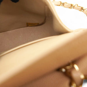 Classic Flap Medium Beige Clair Caviar