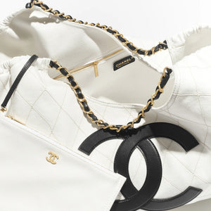 Chanel 22 Bag Blanc Logo CC