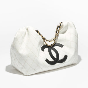 Chanel 22 Bag Blanc Logo CC